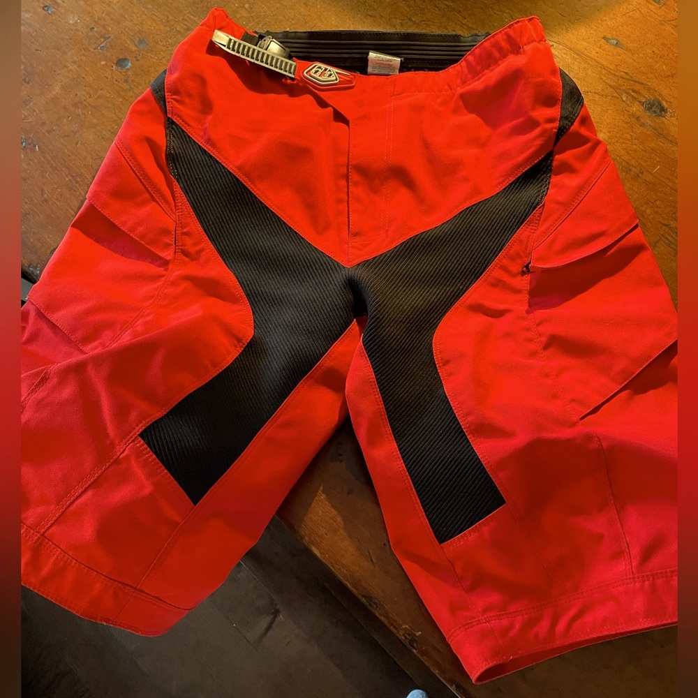 MINT & PERFECT “TROY LEE DESIGNS” TLD MOTO RIDER SHORTS SIZE 32 RED AMAZING FIND